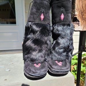 womens made in Canada black beaded fur mukluk size 8 crepe sole